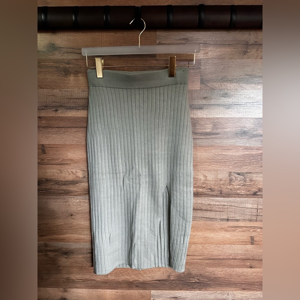 Abercrombie & Fitch Gray Ribbed Pencil Skirt